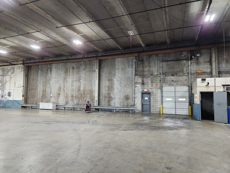 More Photos Of 1201 Bramlett rd, Greenville Warehouse For Lease