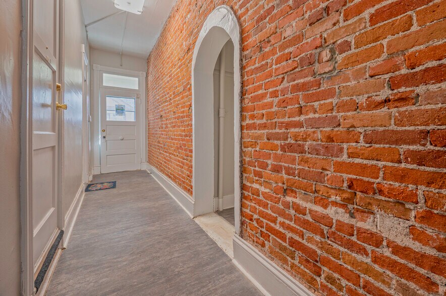 More Photos Of 504 Breckenridge St, Helena Apartments For Sale