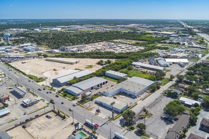 More Photos Of 204 N WW White Rd, San Antonio Distribution For Sale