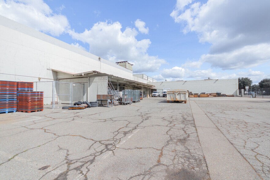More Photos Of 530 E Market St, Stockton Flex For Sale