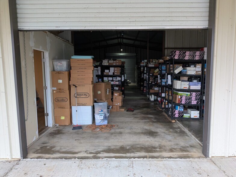 More Photos Of 235 Private Road 5834, Yantis Flex For Lease