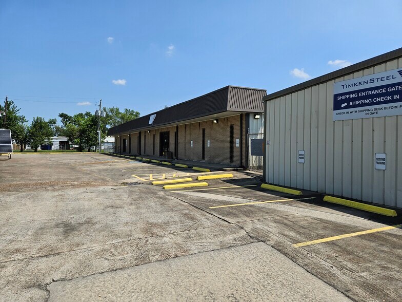 More Photos Of 14730 Yarberry St, Houston Unknown For Lease