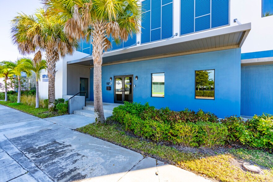 More Photos Of 1014 N Dixie Hwy, Lake Worth Beach Loft Creative Space For Sale