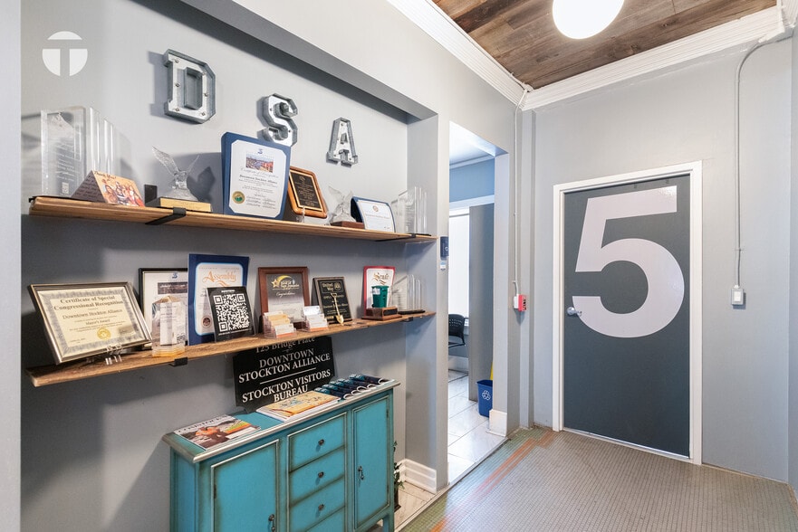 More Photos Of 110 N San Joaquin St, Stockton Office For Sale