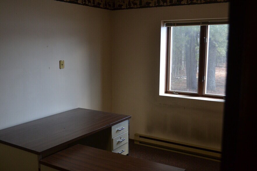 More Photos Of 6002 Saxon Ave, Weston Distribution For Lease