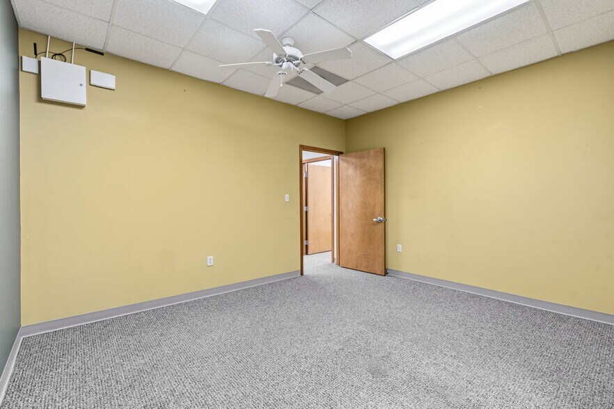 More Photos Of 311 N Waverly Ave, Springfield Warehouse For Lease