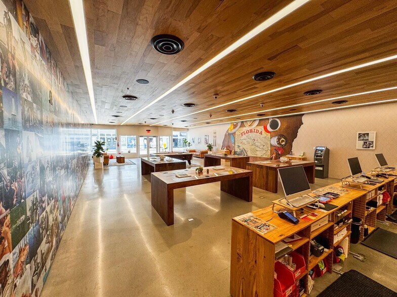 More Photos Of 130 Duval St, Key West General Retail For Lease