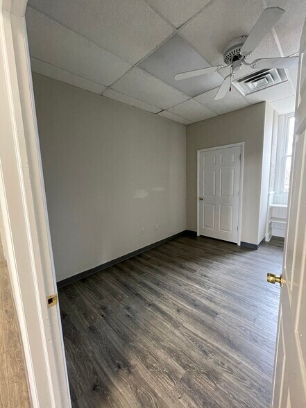 More Photos Of 8 N Broadway, Pitman Medical For Sale