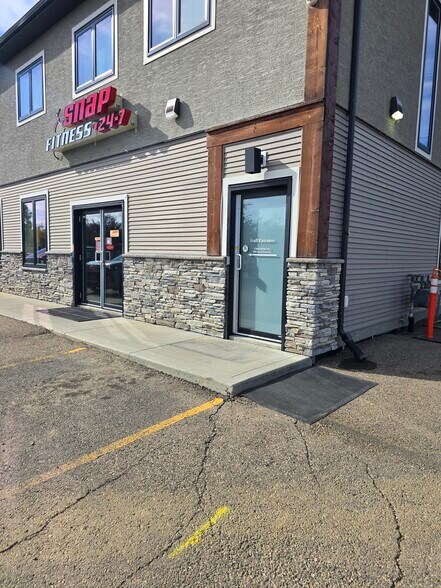 More Photos Of 110 Pelican Pl, Sylvan Lake Office For Sale