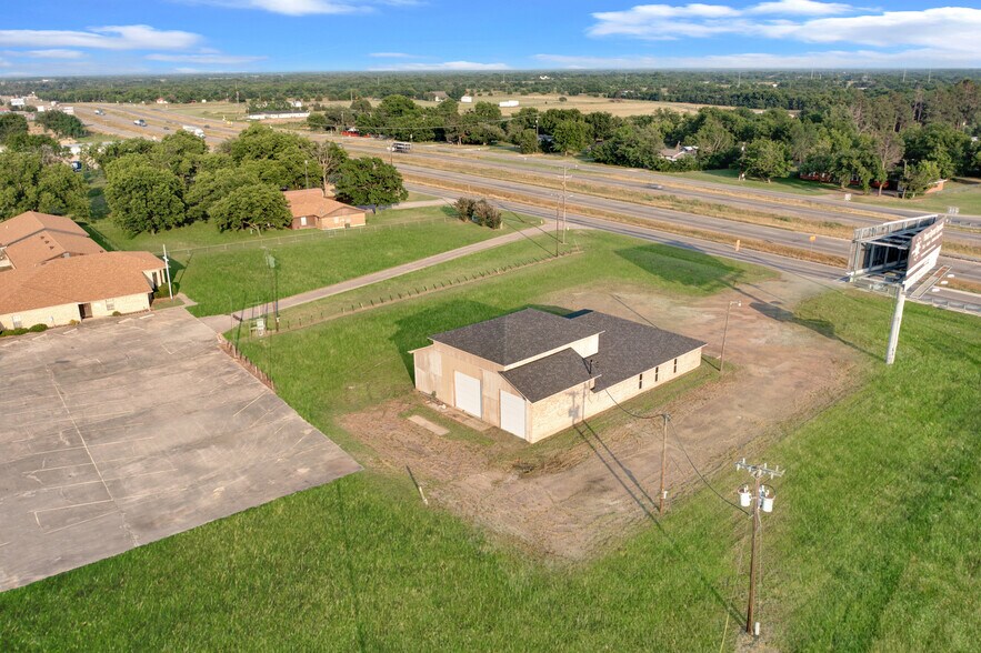 More Photos Of 205 E North Interstate 30 Service Rd, Cumby Showroom For Lease