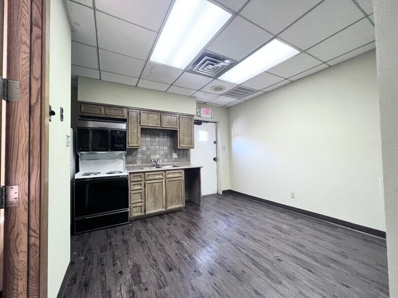 More Photos Of 1231 E Belt Line Rd, Richardson Medical For Lease