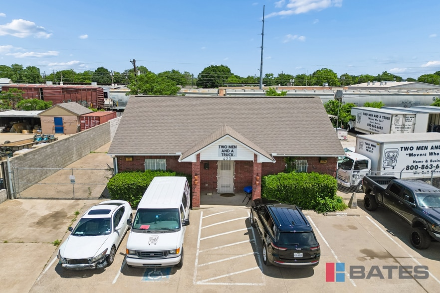More Photos Of 423 Gautney St, Garland Showroom For Sale