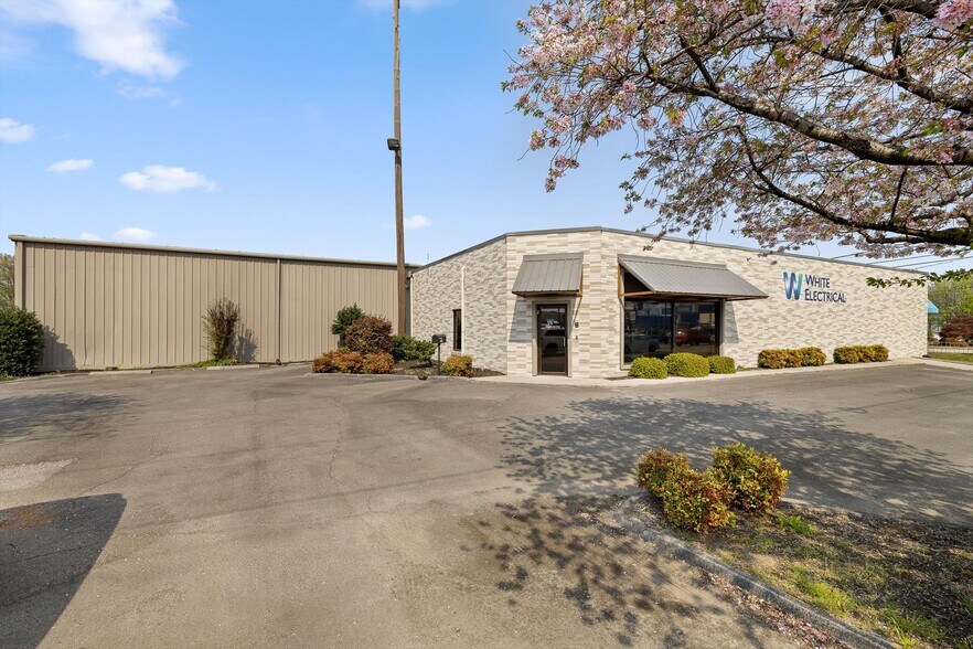 More Photos Of 1801 E 23rd St, Chattanooga Light Distribution For Lease