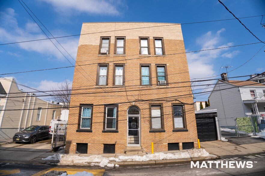 Primary Photo Of 526 Lincoln St, Union City Apartments For Sale