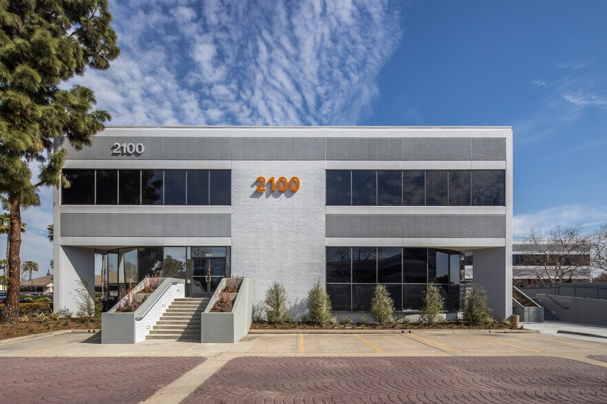 More Photos Of 2100 W Orangewood Ave, Orange Office For Lease