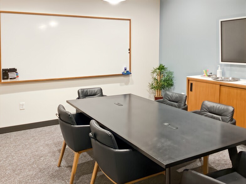 More Photos Of 1055 Howell Mill Rd, Atlanta Office For Lease