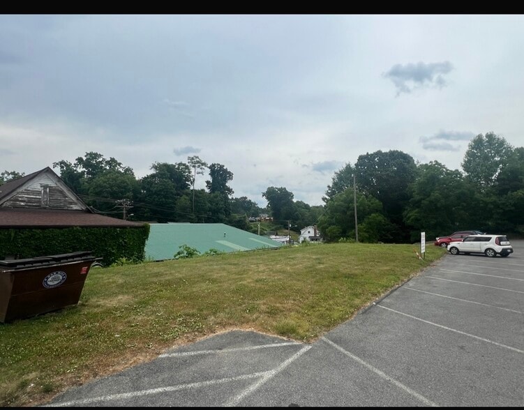 More Photos Of 115 W Maple Ave, Fayetteville Storefront Retail Office For Sale