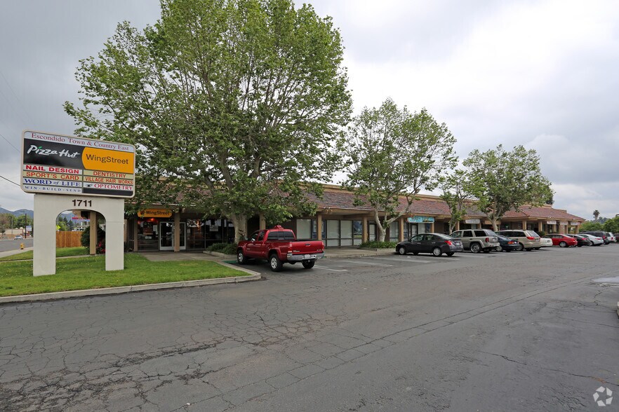 More Photos Of 1707-1711 E Valley Pky, Escondido General Retail For Lease