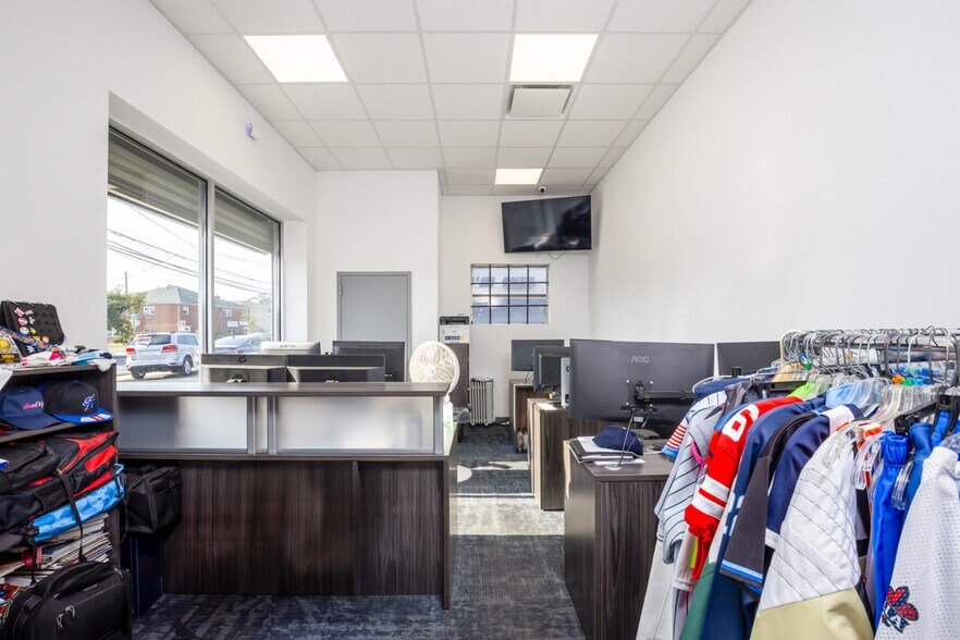 More Photos Of 1709 Newbridge Rd, North Bellmore Manufacturing For Sale