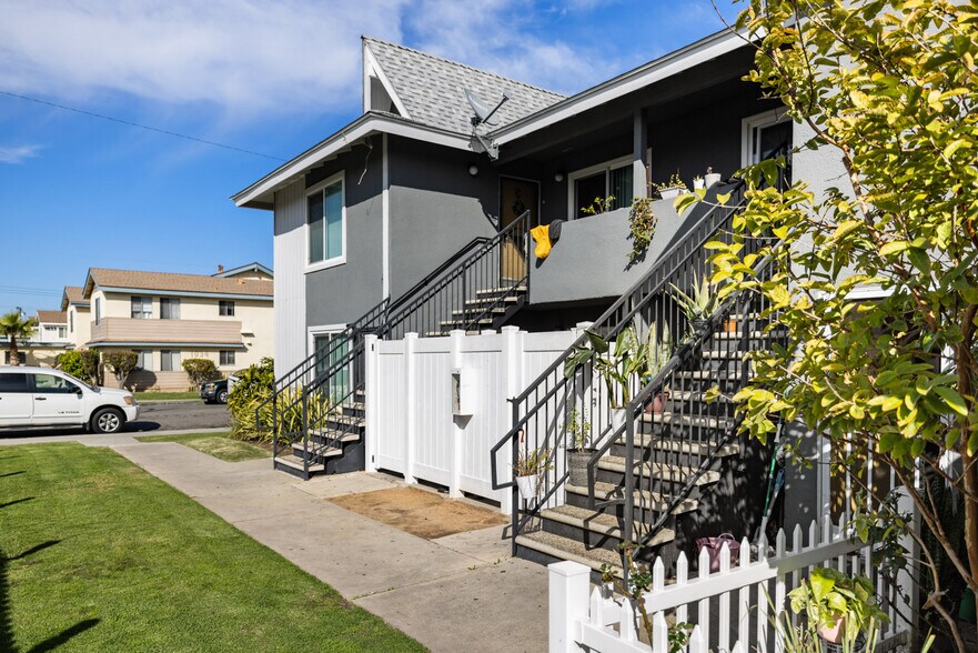 More Photos Of 1033 Valencia St, Costa Mesa Apartments For Sale