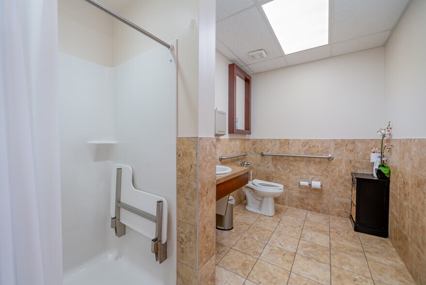 More Photos Of 7760 W VOA Park Dr, West Chester Medical For Lease