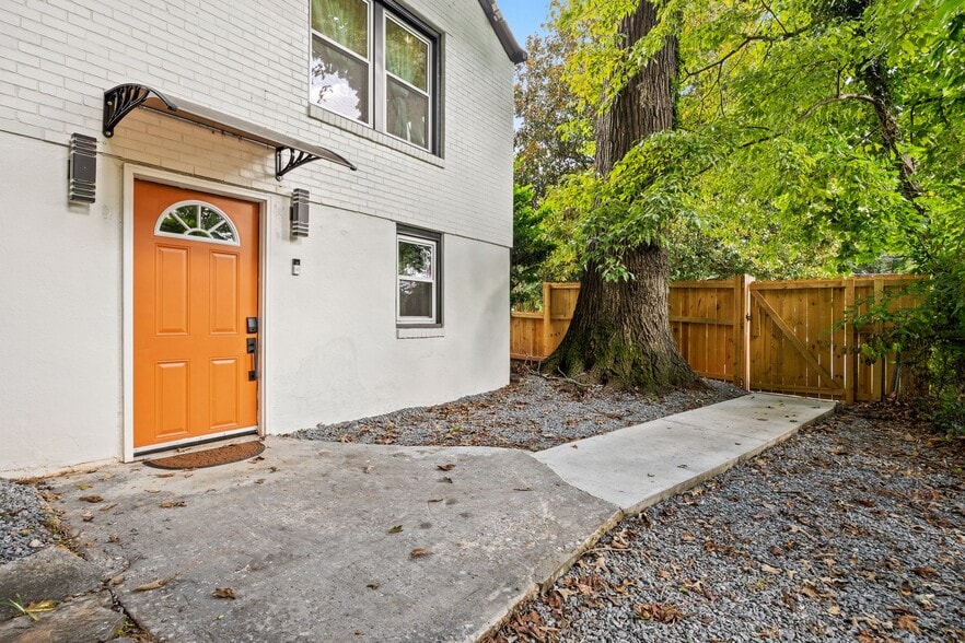 More Photos Of 10 Claire Dr, Atlanta Multifamily For Sale