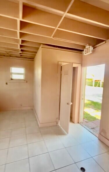 More Photos Of 5500-5532 Pembroke Rd, Hollywood Freestanding For Sale