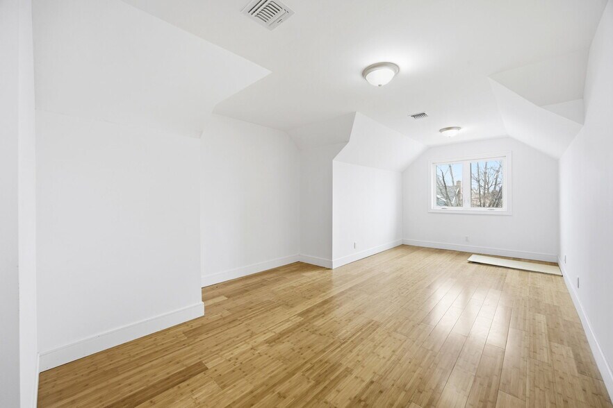 More Photos Of 96 Coale Ave, Staten Island Multifamily For Sale