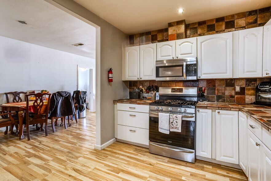 More Photos Of 9006 Woodland Ave NE, Albuquerque Specialty For Sale