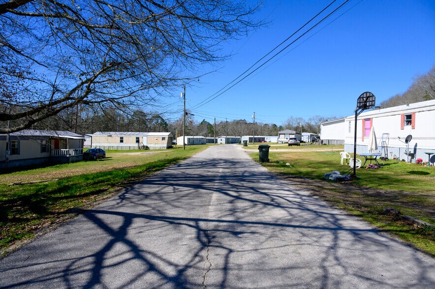 Primary Photo Of 100 Lunsford Cir, Opp Manufactured Housing Mobile Home Park For Sale