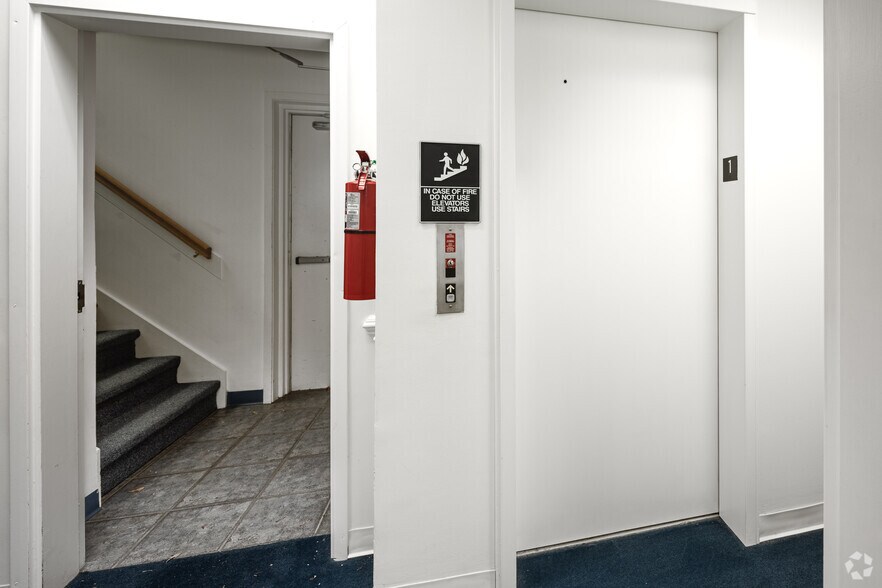 More Photos Of 1037 Chuck Dawley Blvd, Mount Pleasant Office Residential For Lease