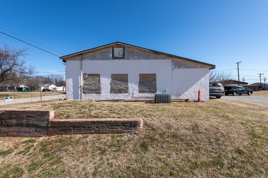 More Photos Of 315 N Bridge St, Henrietta Storefront For Sale