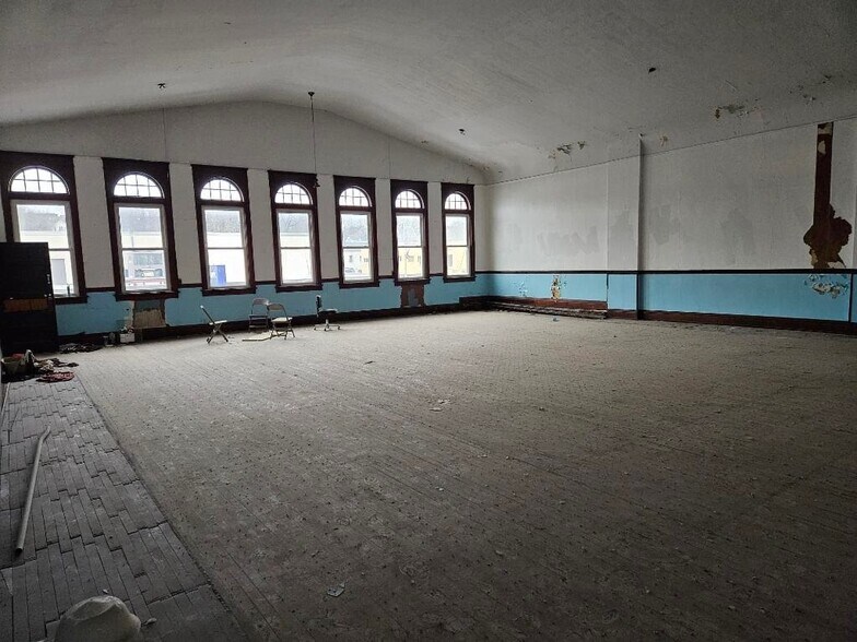 More Photos Of 999-1001 Payne Ave, Saint Paul Storefront For Sale