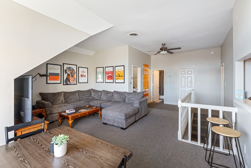 More Photos Of 1733 W Clinch Ave, Knoxville Apartments For Sale