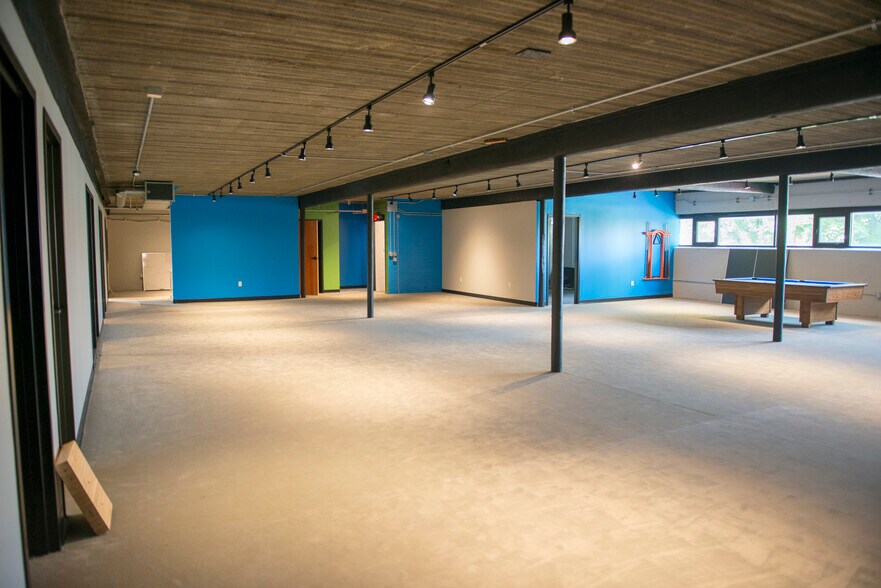 More Photos Of 3866-3870 N Fratney St, Milwaukee Warehouse For Lease