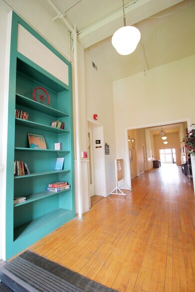 More Photos Of 217-219 W Beverly St, Staunton Storefront Retail Office For Sale