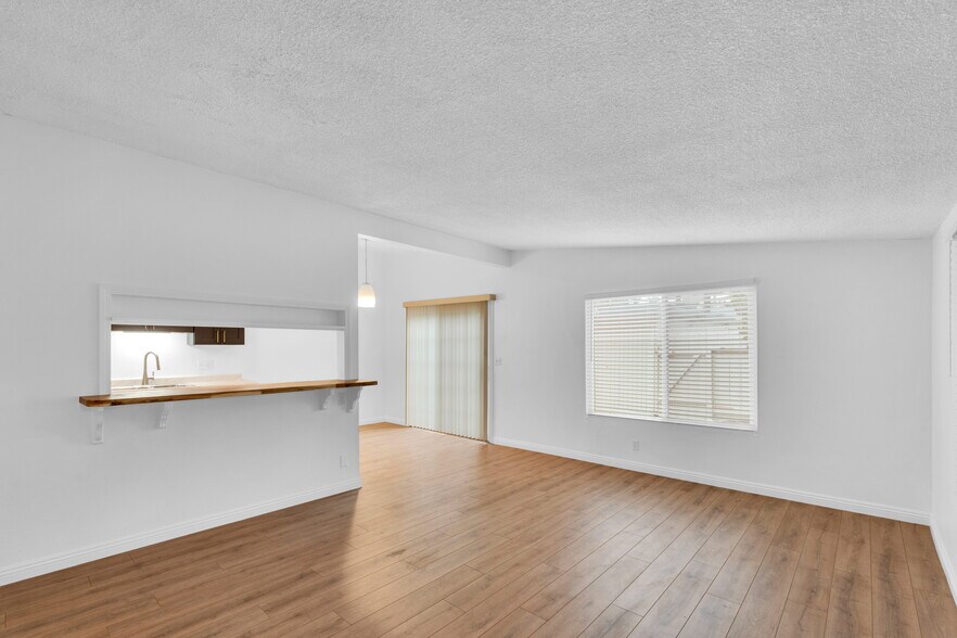 More Photos Of 425 Ford Rd, Costa Mesa Multifamily For Sale