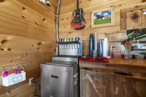 More Photos Of 601 N 1st St, Pulaski Restaurant For Sale
