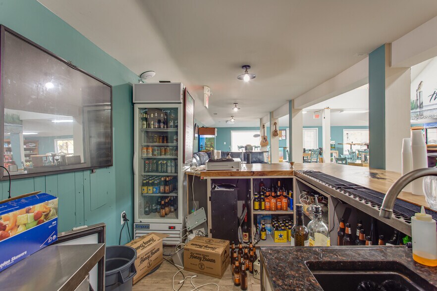 More Photos Of 12133 Neale Sound Dr, Cobb Island Restaurant For Sale