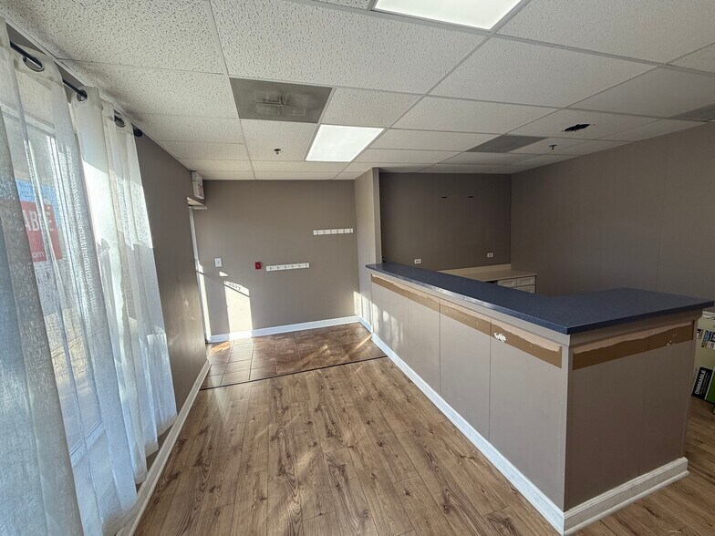 More Photos Of 1450 W Main St, Saint Charles Unknown For Lease