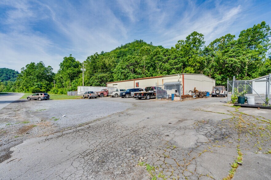 More Photos Of 5560 Highway 19 E, Hampton Manufacturing For Sale