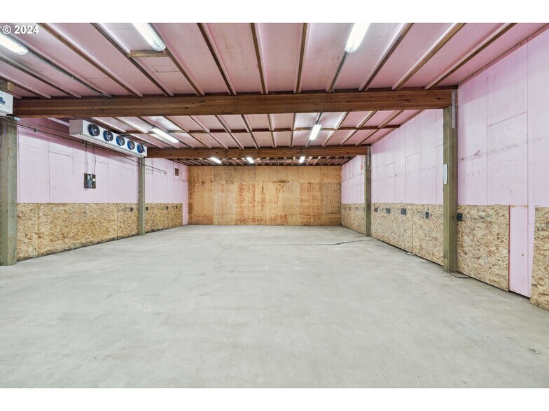 More Photos Of 665 Hemlock Ave, Coos Bay Refrigeration Cold Storage For Sale