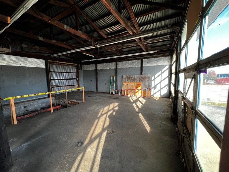 More Photos Of 2551 Centreville Rd, Centreville Auto Repair For Sale