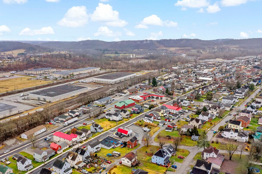 More Photos Of 321 N 4th St, Youngwood Freestanding For Sale