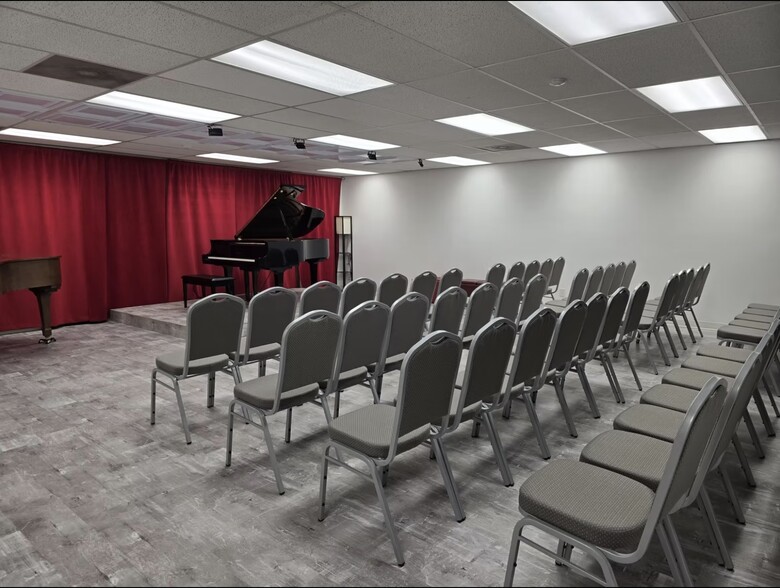 More Photos Of 16615 Redmond Way, Redmond Office For Lease