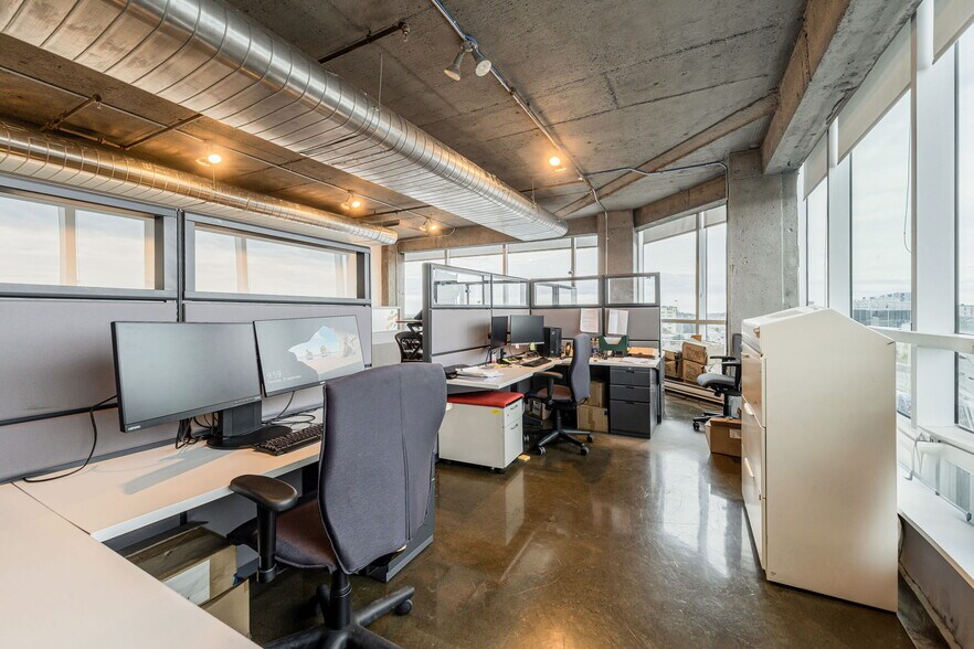 More Photos Of 3737 Boul Cremazie E, Montréal Office For Sale