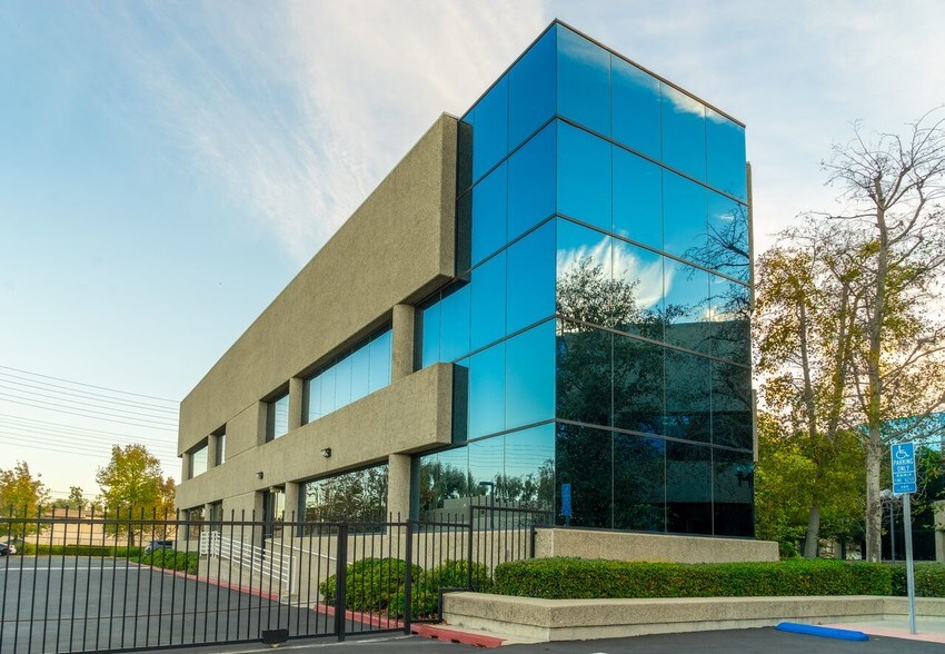 More Photos Of 2000 E McFadden Ave, Santa Ana Office For Lease