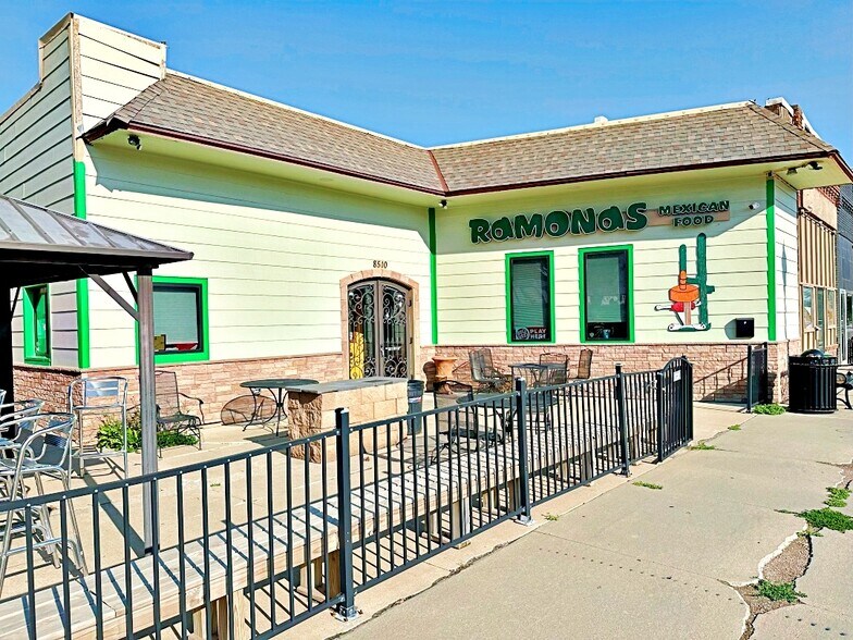 More Photos Of 8508-8510 N 30th St, Omaha Restaurant For Sale