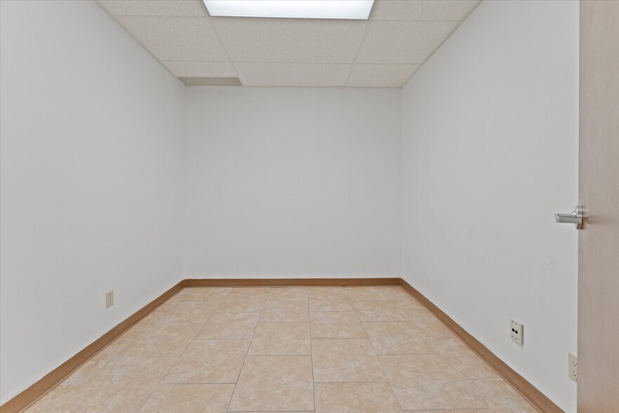 More Photos Of 711 Pelissier St, Windsor Office For Sale