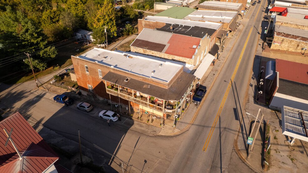 More Photos Of 385 Main St, Mammoth Spring General Retail For Sale